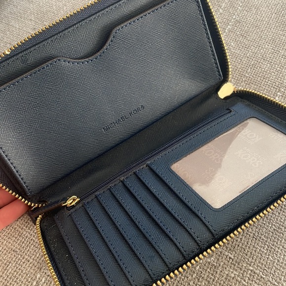 Michael Kors Wallet - Picture 2 of 5